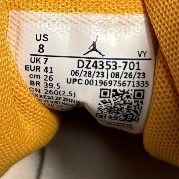 Nike Air Jordan Max Aura 5 Shoes Sneakers DZ4353-701 Size 8 Men / 9.5 Women - Picture 6 of 7